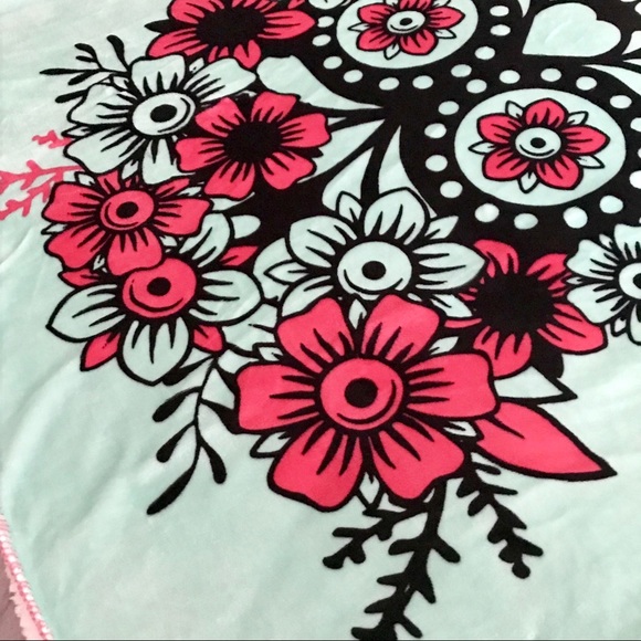 Sherpa Ice Green & Fuchsia Sugar Skull Throw - Picture 5 of 8